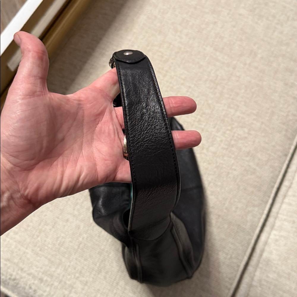 Authentic Coach Avery Hobo Bag - Picture 9 of 11
